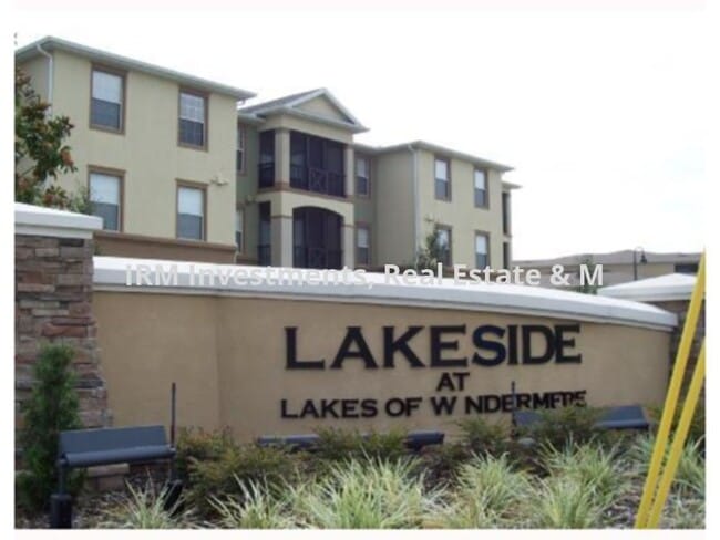 Building Photo - 3 bedroom 2 bath condo