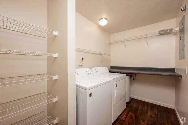 2BR, 2BA - 1,079SF - Laundry Room
