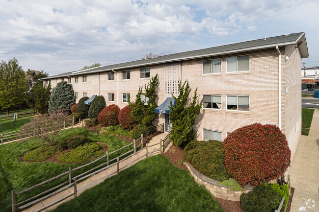 Building Photo - Carousel Court Rental