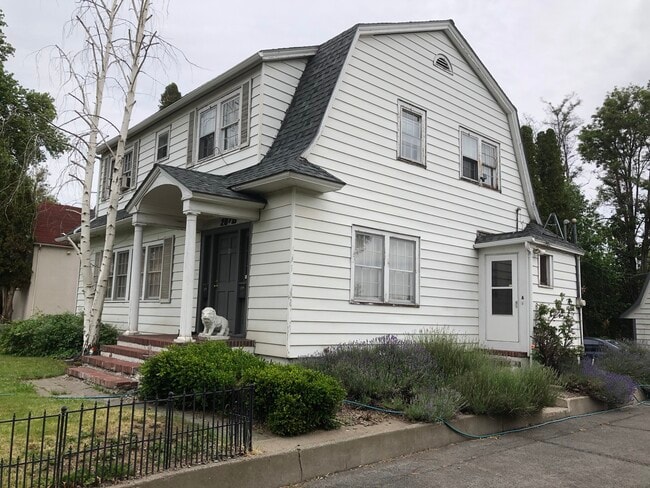 Photo - 207 S 16th Ave Apartments