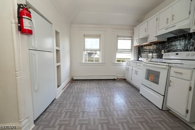 Building Photo - 26 Treacy Ave Unit 1 Rental
