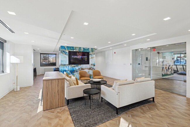 Building Photo - Stratford at Southern Towers Rental