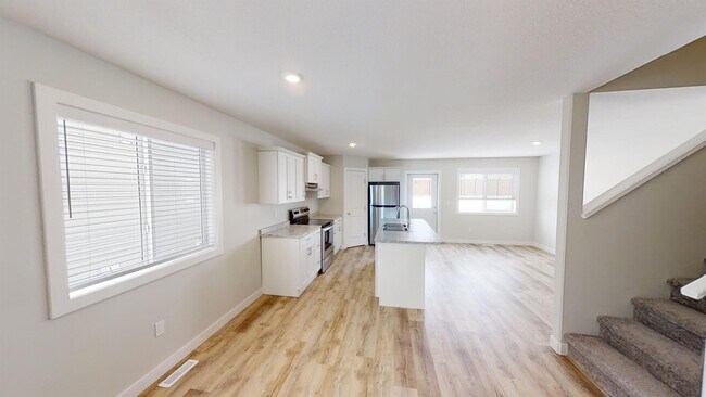 Photo - 9504B-95113 113 Ave