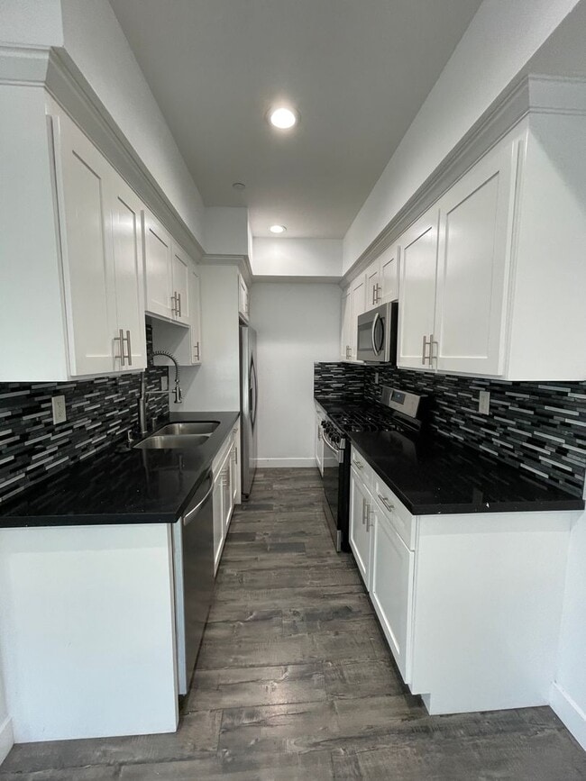 Photo - 626 W 76th St Unit 626 W 76th St