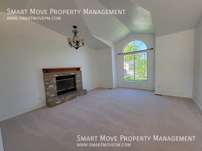 Photo - 108 W Crest Wood Dr