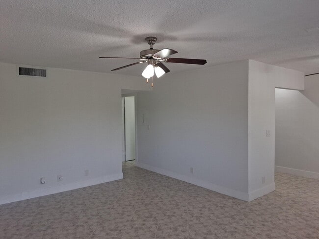 Building Photo - 2100 Springdale Blvd Unit 303