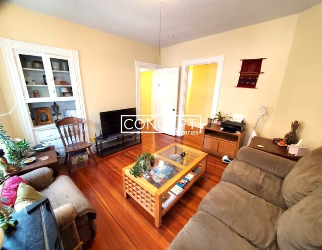 Building Photo - 2 Gilson Terrace Unit 1