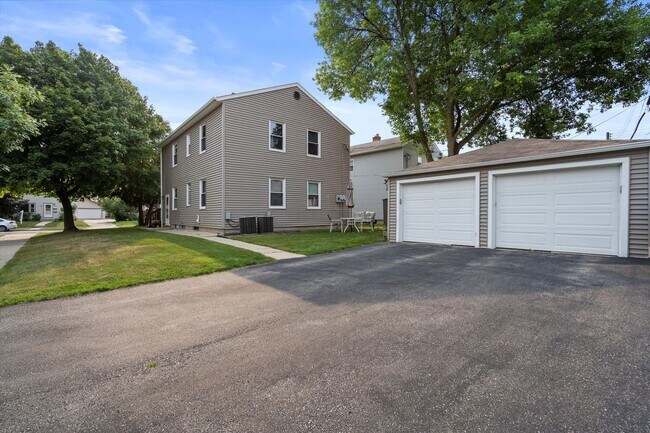 back/side view - 3857 S 48th St