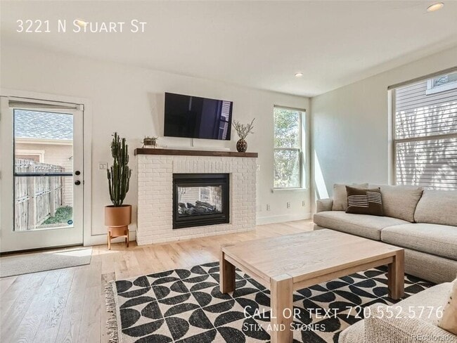 Photo - 3221 Stuart St