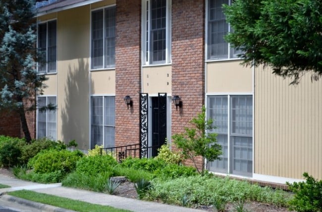 Photo - Village Square Apartments