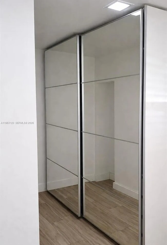 Photo - 471 NE 162nd St