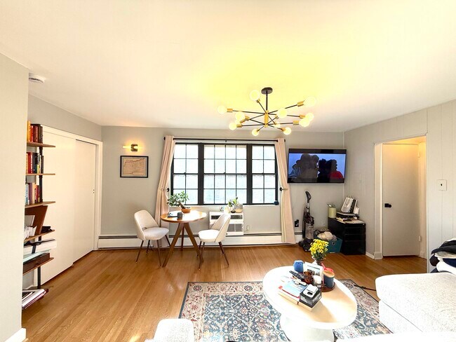 Photo - 1011 Montgomery Ave Unit R