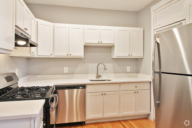 1352 2 - 1348-1352 N. Austin Blvd. and 7-9 Greenfie... Rental