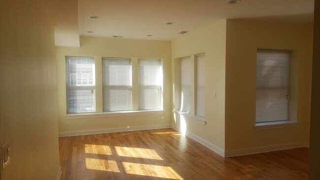 Photo - 4817 N Troy St Unit 1