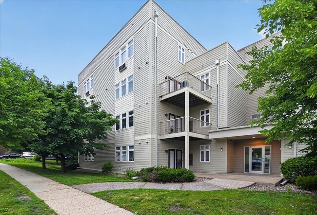 Building Photo - 8206 Starr Grass Dr Unit 204