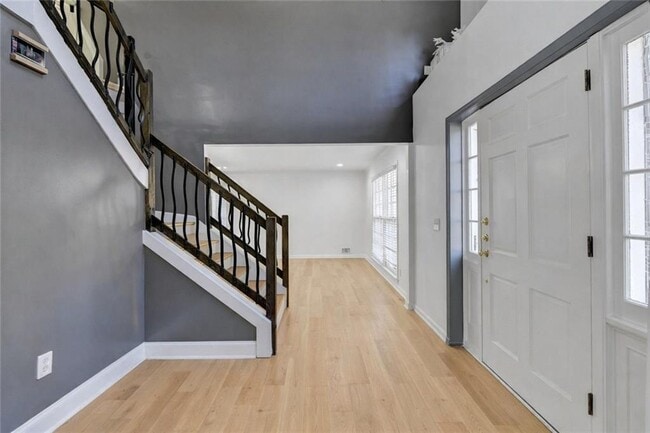 Photo - 525 Abernathy Rd NE