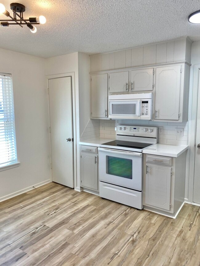 Photo - 2128 74th St