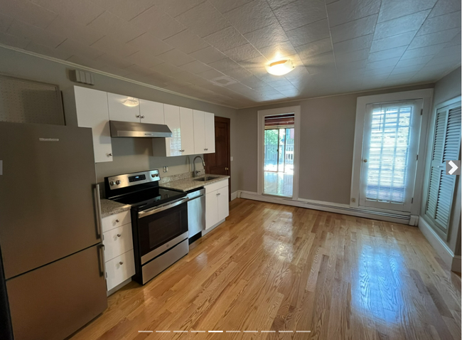 Building Photo - 26 Fayette St Rental