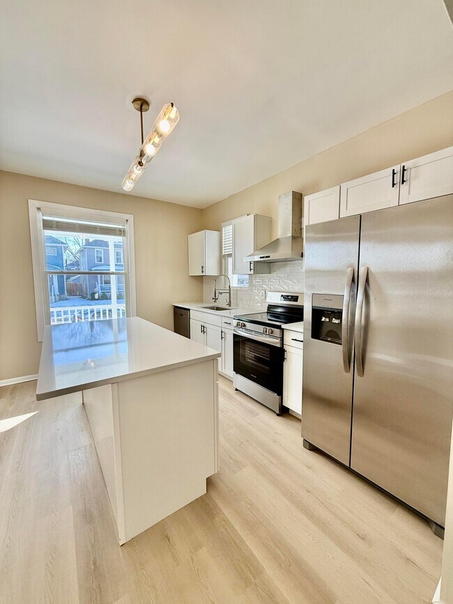 Photo - 575 Gilbert St