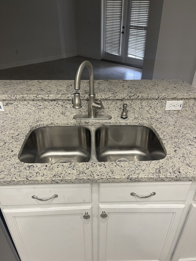 Photo - 3331 Whitestone Cir