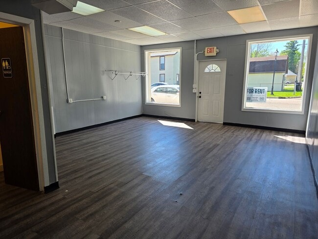 Building Photo - 105 W Emeline St Unit C