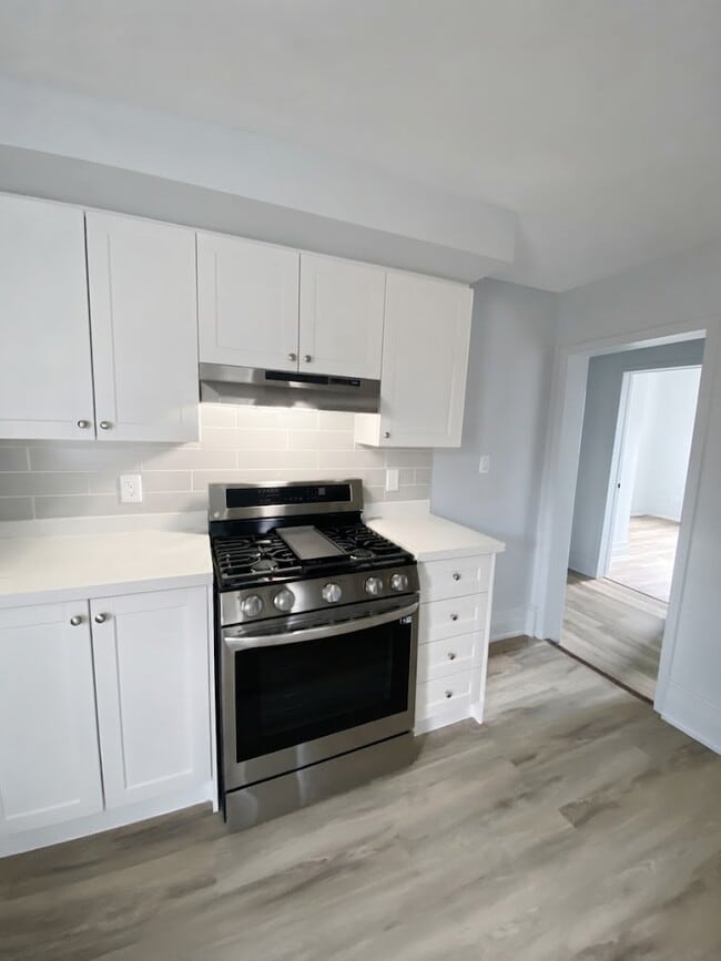 Building Photo - 45 Clinton St Unit 2