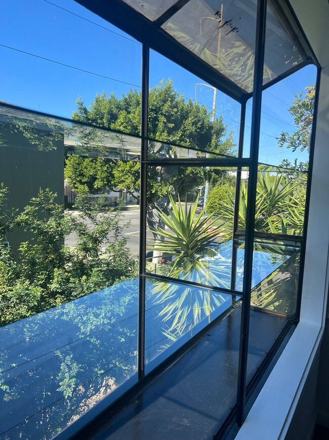 Building Photo - 636 W Queen St Unit C