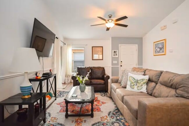 Photo - 1904 Royal Ridge Dr