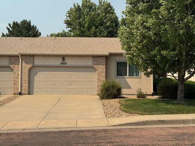 Building Photo - 4 Bedroom 3.5 Bath in Widefield