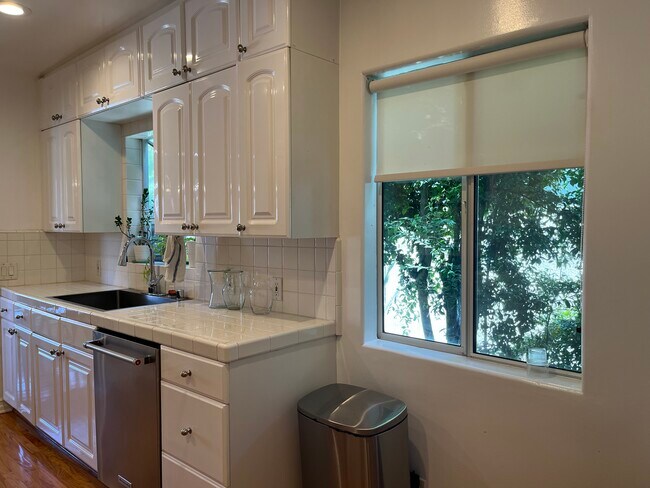 KITCHEN WINDOWS & GARDEN WINDOW - 1413 S Beverly Glen Blvd Unit 1413