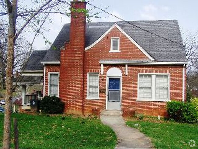 Building Photo - Brick Home with 1st Floor Bedroom