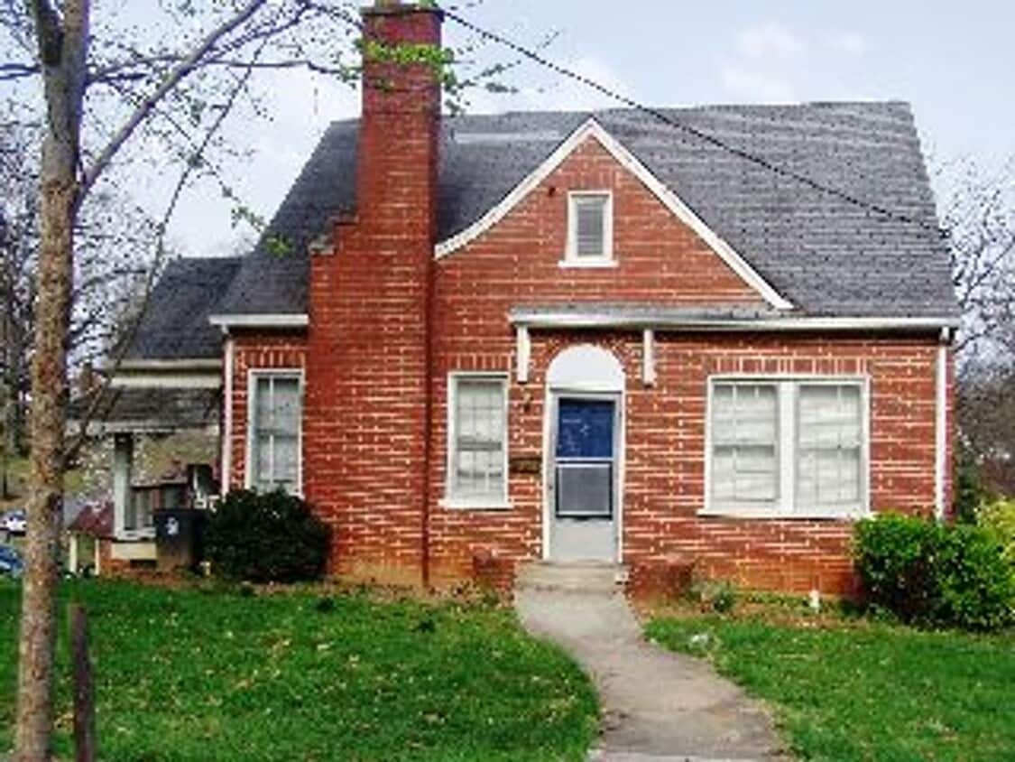 Brick Home with 1st Floor Bedroom - Brick Home with 1st Floor Bedroom