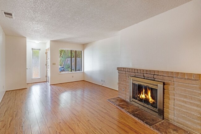 Photo - 4830 Suncrest Way