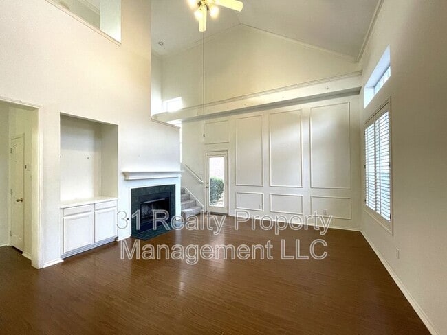 Photo - 4108 Hedgerow Dr