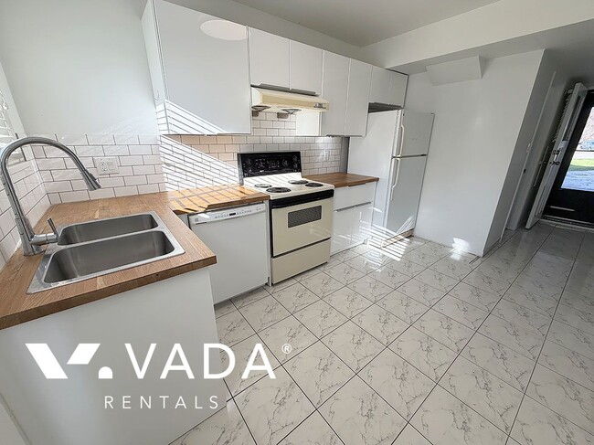 Photo - 10980 Swinton Crescent