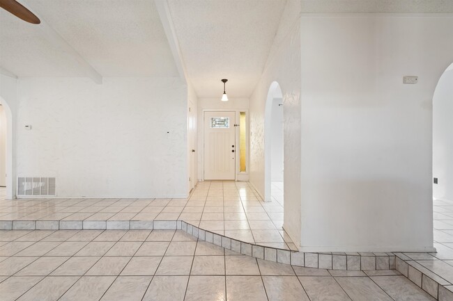 Photo - 13 Nighthawk Trail