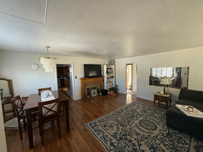 Photo - 1618 W Locust St