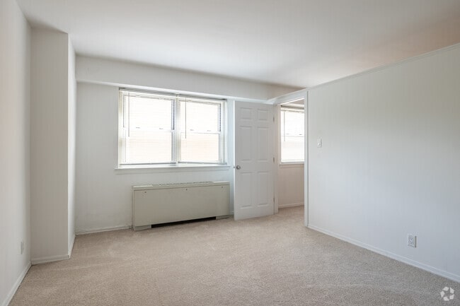 2.5 Room Studio - Living Space