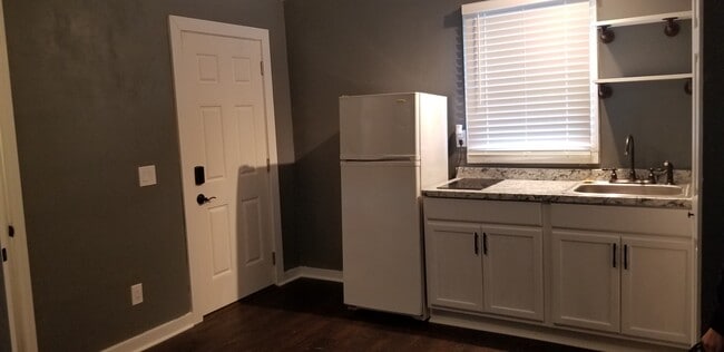 806 Ewing Blvd Unit D