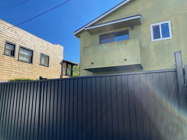 Gated property - 635 Palms Blvd Unit B Rental