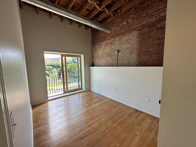 Bedroom (1) - 4 Lock St Unit B