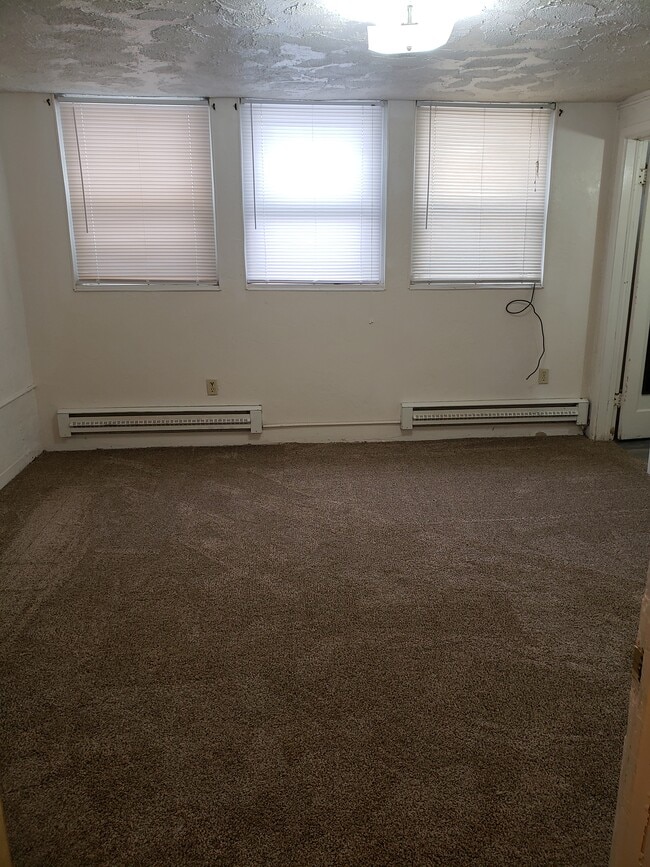 Photo - 219 H St