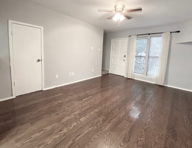 Living Area/Entrance - 4327 Holland Ave Unit 206