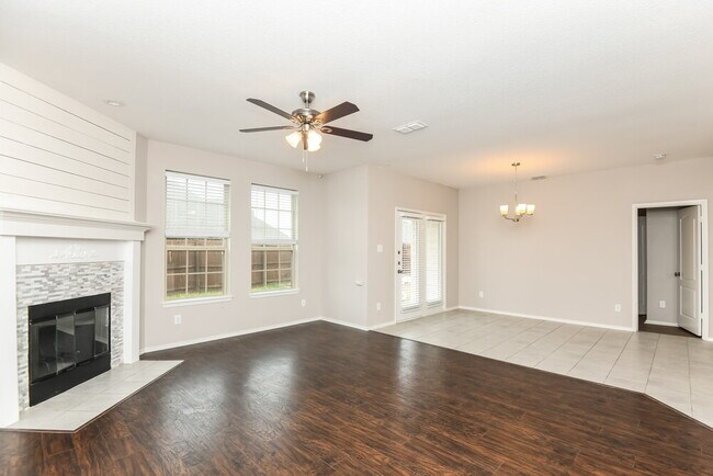 Photo - 204 Bay St