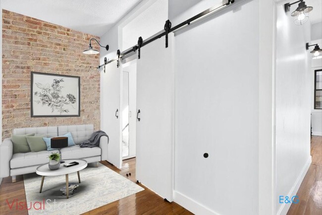 Building Photo - Garden Level 3 BR Townhouse Custom Apt. with large private outdoor Space