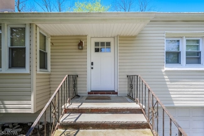 6 Waughaw Rd
