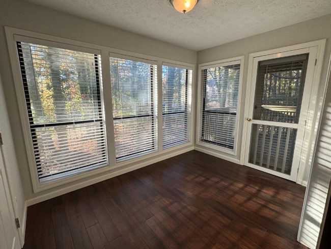 Photo - 305 Dunbar Dr