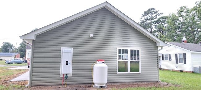 Photo - 104 N Mill St