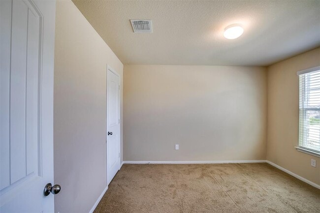 15008 Custis Ln