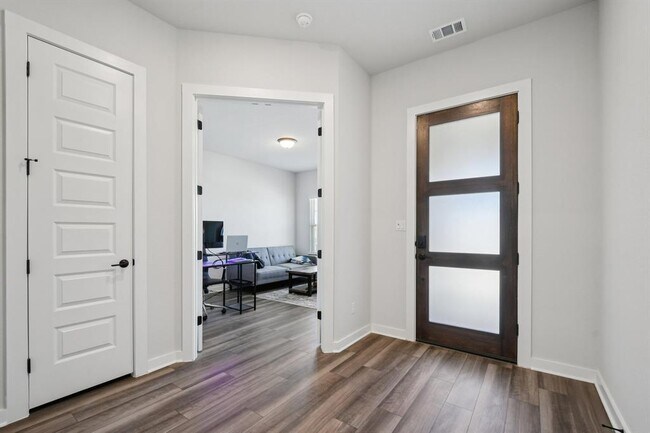 Photo - 292 Big Banyan Dr